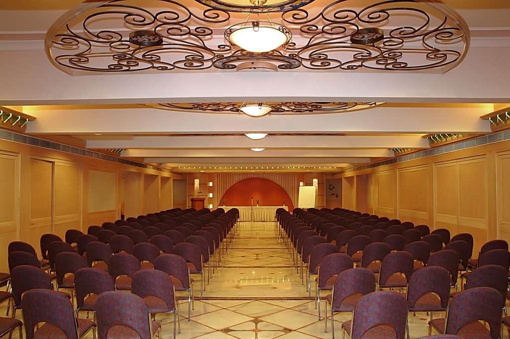 Comfort Inn President Near Ahmedabad Junction Station Съоръжения снимка