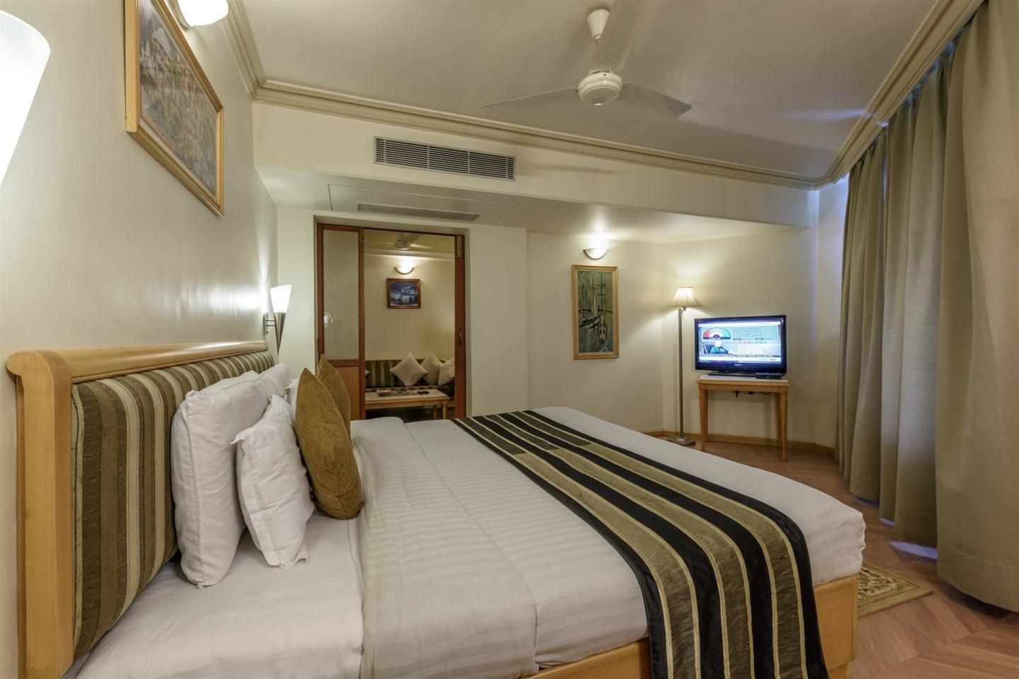 Comfort Inn President Near Ahmedabad Junction Station Екстериор снимка