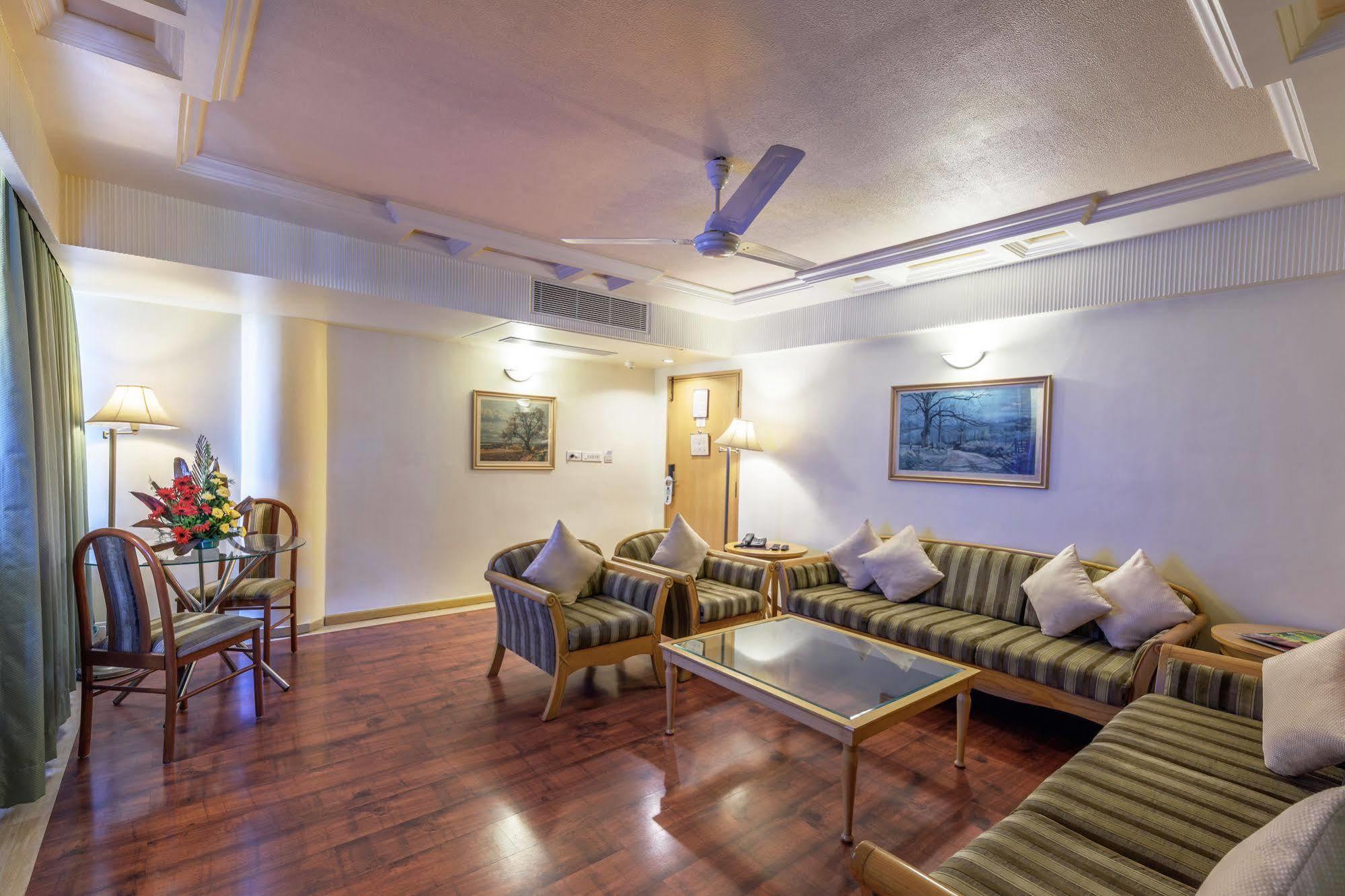 Comfort Inn President Near Ahmedabad Junction Station Екстериор снимка