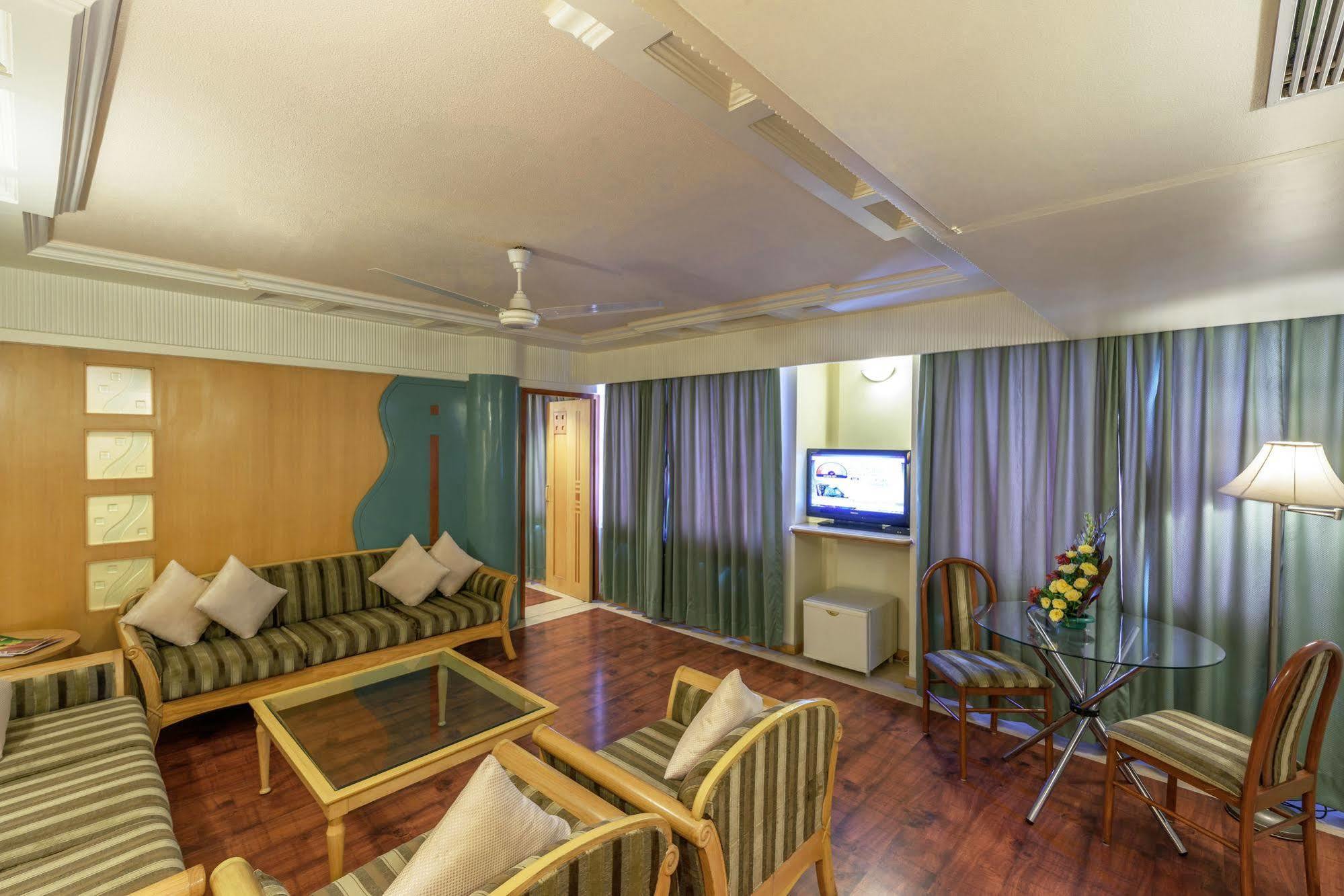 Comfort Inn President Near Ahmedabad Junction Station Екстериор снимка