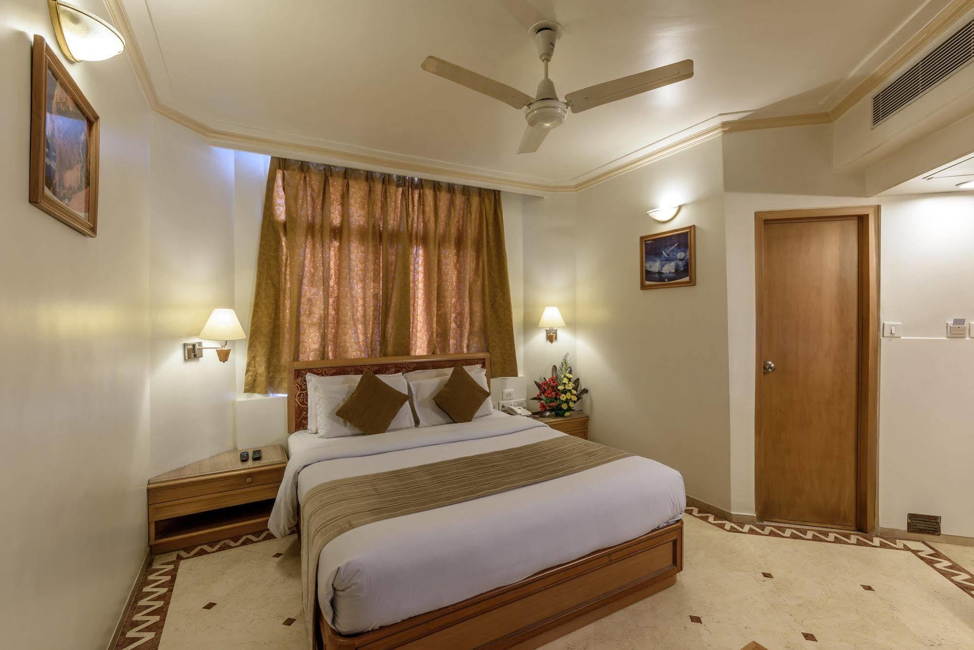 Comfort Inn President Near Ahmedabad Junction Station Екстериор снимка