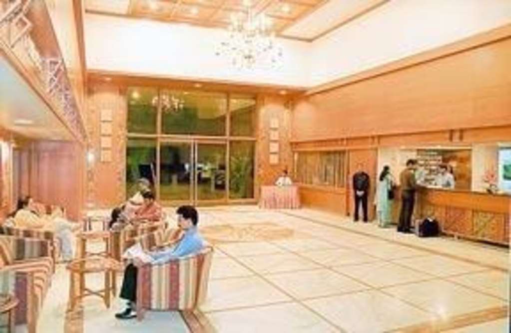 Comfort Inn President Near Ahmedabad Junction Station Интериор снимка