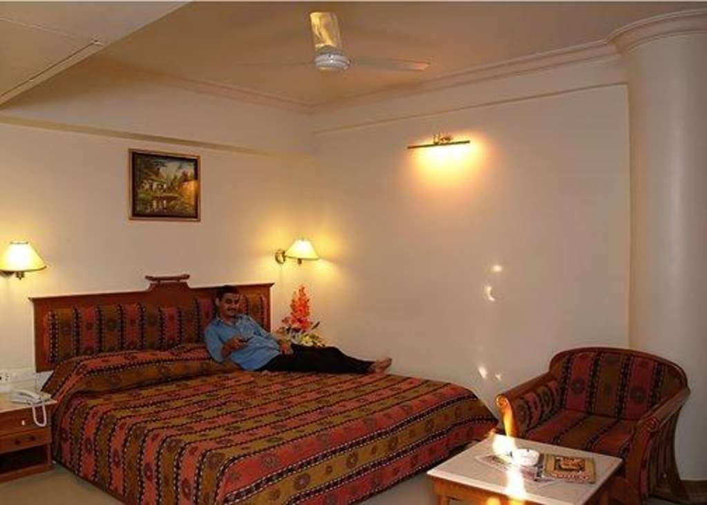 Comfort Inn President Near Ahmedabad Junction Station Стая снимка