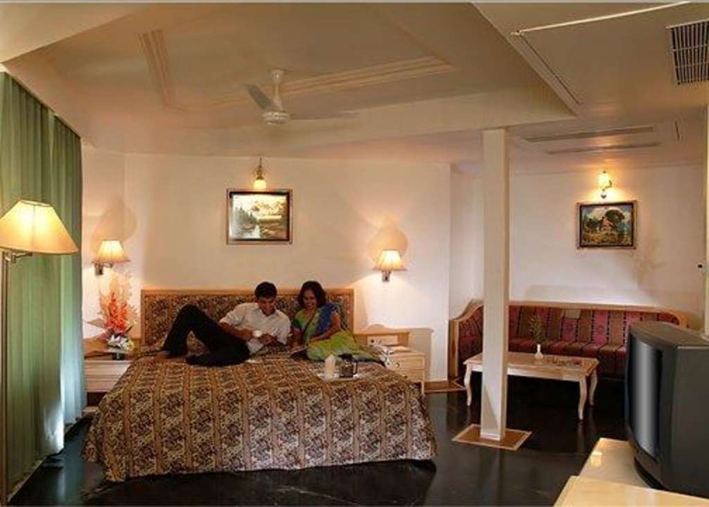 Comfort Inn President Near Ahmedabad Junction Station Екстериор снимка