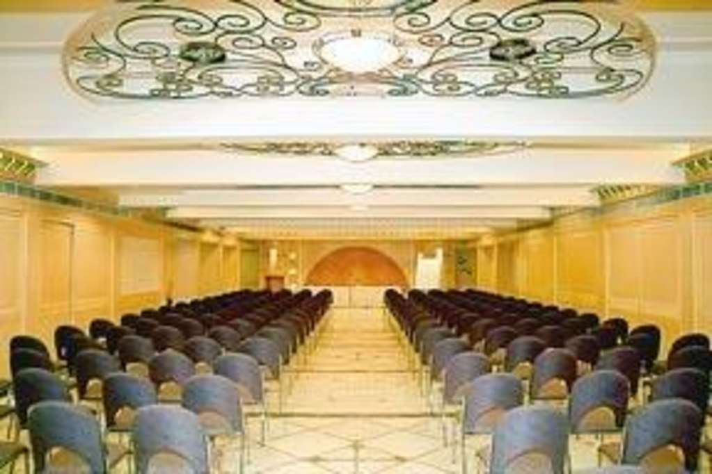 Comfort Inn President Near Ahmedabad Junction Station Съоръжения снимка